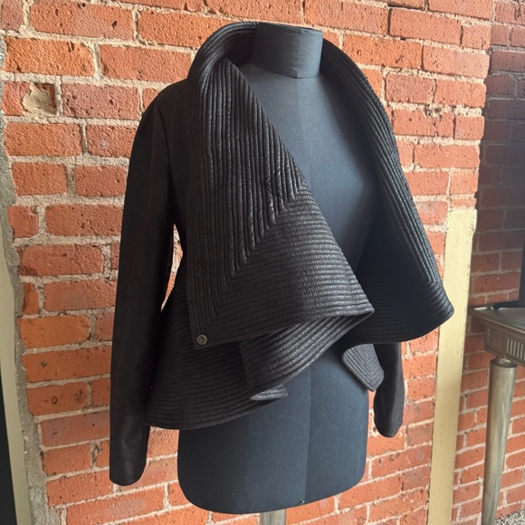 GRACIA Black Women's Peplum Jacket - Picture 1 of 6